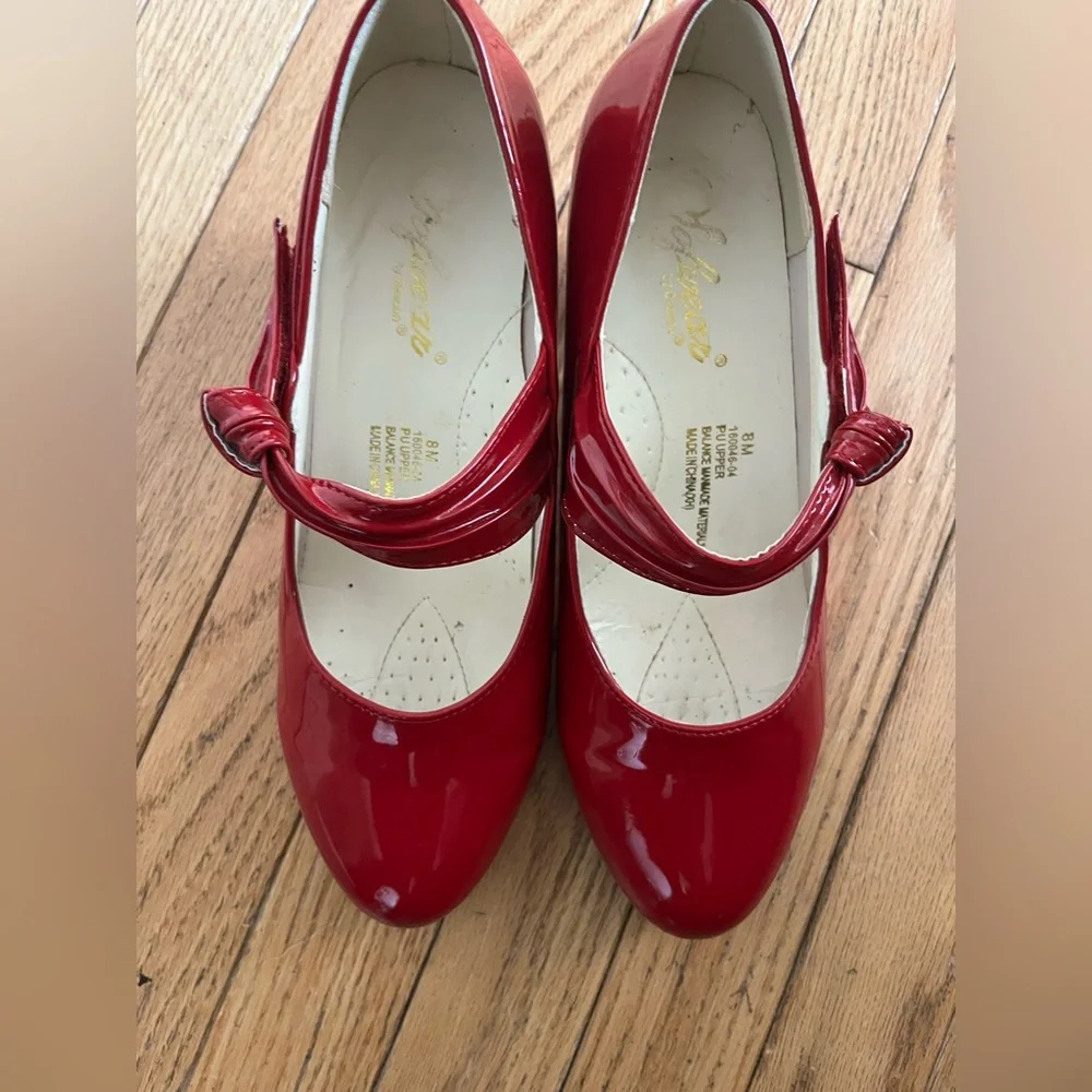 Red Patent Leather Mary Jane Heels Size 8 Retro Block Heel Pumps - Picture 1 of 3